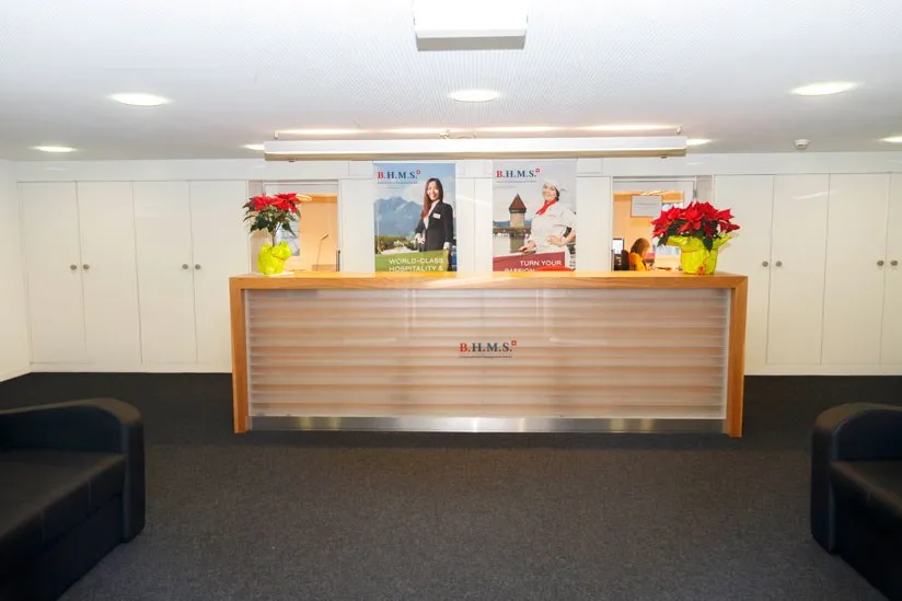 مدرسة إدارة الأعمال والفنادق