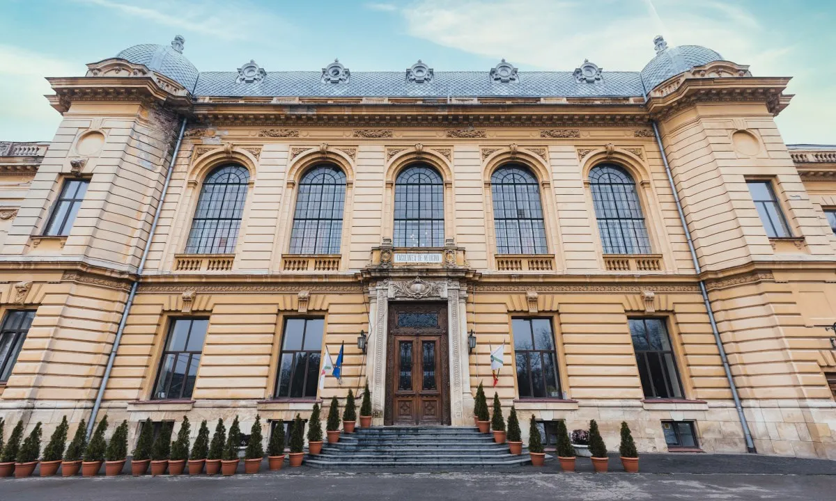 جامعة كارول دافيلا للطب والصيدلة