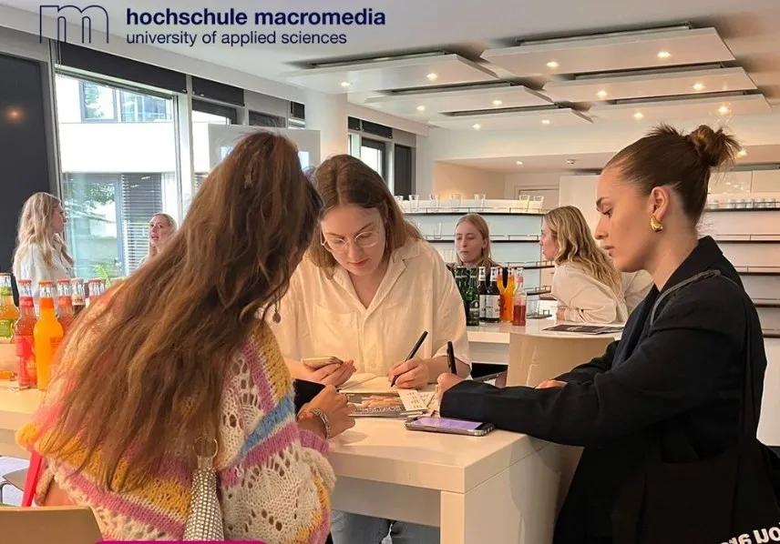 جامعة ماكروميديا