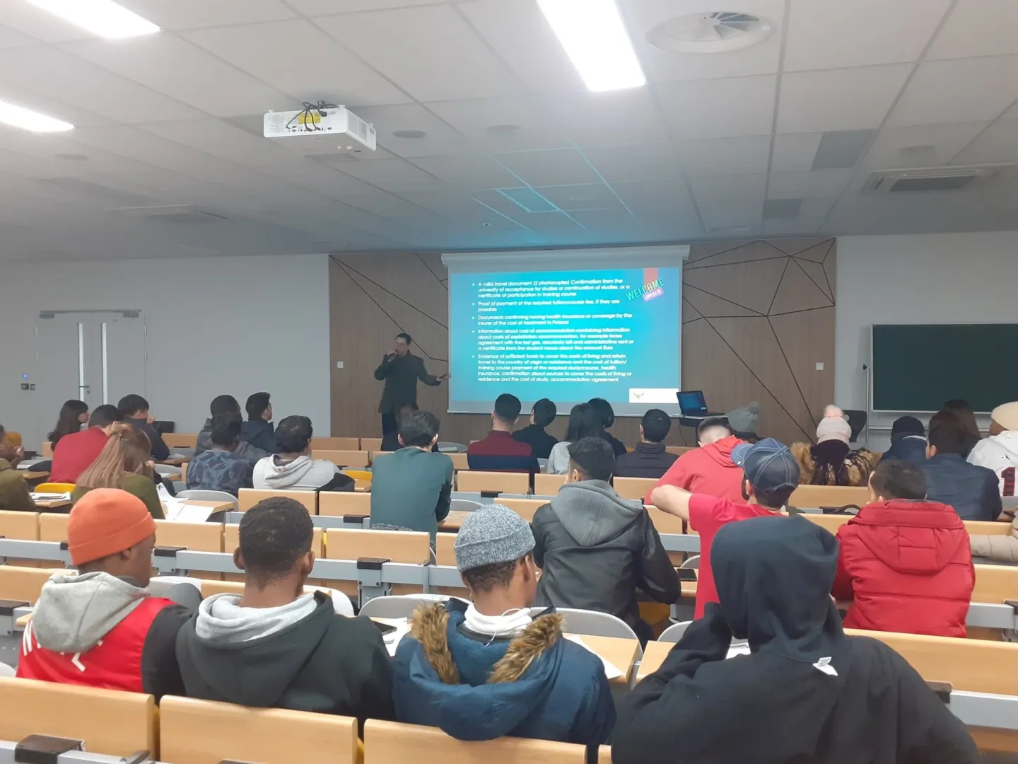 جامعة الاقتصاد والعلوم الإنسانية