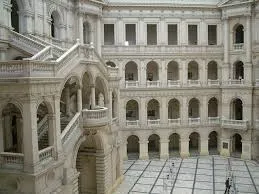 جامعة وارسو للتكنولوجيا